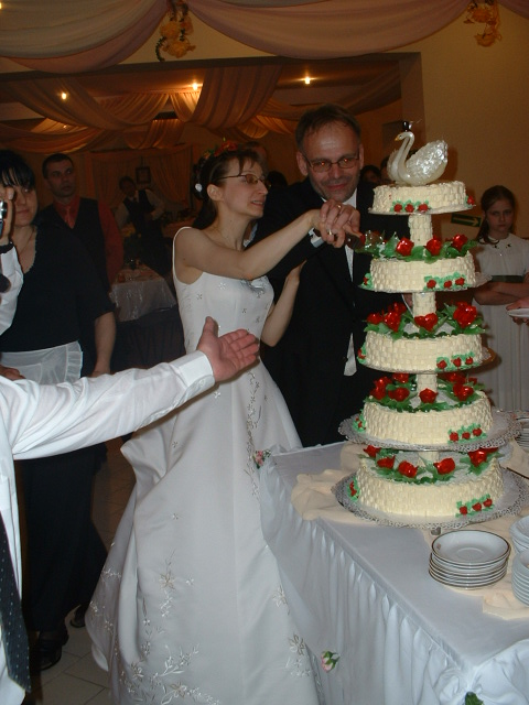 Wielopietrowy torcik - rozyczki sie rznie ciezko...